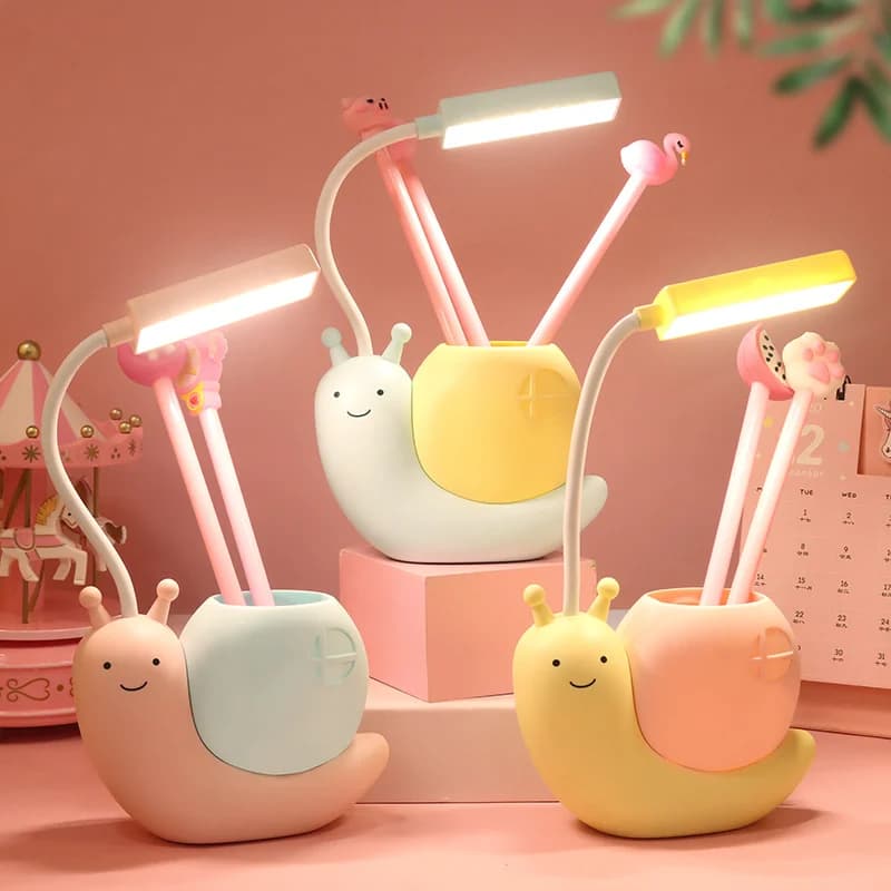 펜 홀더가 포함된 달팽이 모양 LED 데스크 램프